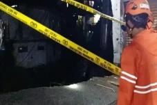 Jembatan Penghubung...