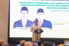 Mentan Amran Targetkan...