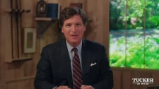 Siapa Tucker Carlson?...