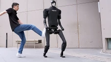 Robot Rp1,4 Miliar Mengayunkan...