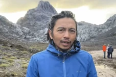 8 Artis Hobi Mendaki...