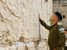 Menebak Arah Israel...