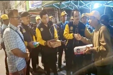 Kunjungi Lokasi Banjir,...