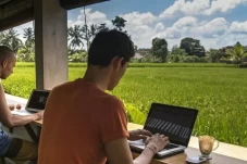 Tak hanya PNS, Pegawai...