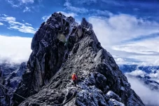 6 Fakta Puncak Carstensz,...