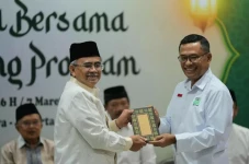 Memakmurkan Masjid,...