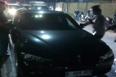Kendarai BMW, Siswa...