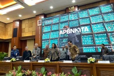 Sri Mulyani Memohon...