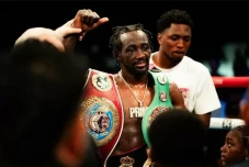 Terence Crawford Kalahkan...
