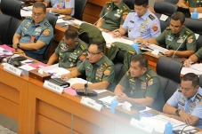 Panja RUU TNI Bahas...