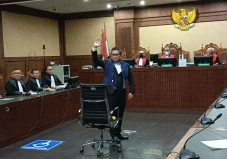 Sekjen PDIP Hasto Didakwa...