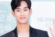 Kim Soo Hyun Akhirnya...
