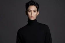 Kim Soo Hyun Diancam...