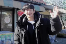 Kim Soo Hyun Ditinggal...