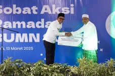 BUMN Berbagi, ASDP Salurkan...