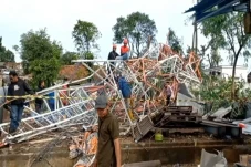 Diterjang Puting Beliung,...