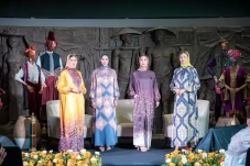 Bulan Suci di Sarinah:...