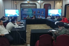 Pengamat dan Aktivis...