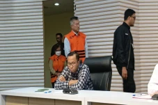 KPK Tahan 2 Tersangka...