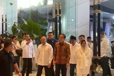 Jokowi Bertemu Puan...
