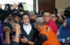 Hasto Kristiyanto Bacakan...