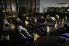Sensasi Yoga Ditemani...