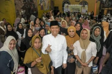 Wakil Ketua DPR Adies...