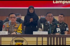 Kopda B Gunakan Senjata...