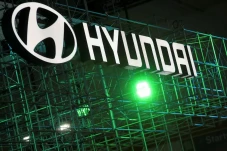 Hyundai Bangun Pabrik...