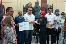 Keluarga Mat Solar Terima...