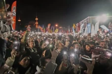 Sudah 1.400 Demonstran...