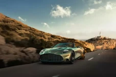 Aston Martin Luncurkan...