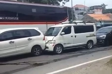 Tabrakan Beruntun Libatkan...