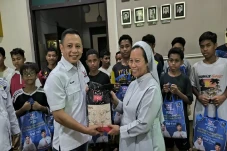 Partai Perindo Bagikan...