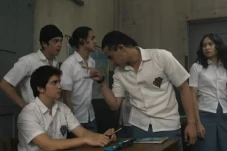 12 Film Indonesia Tayang...