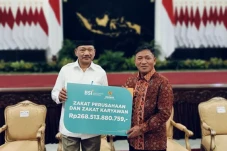 BSI Serahkan Zakat Rp787,5...