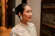4 Artis Indonesia Rayakan...