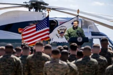 Kunjungi Pangkalan Militer,...