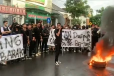 Demo Tolak UU TNI, Mahasiswa...