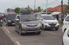 Antrean Kendaraan Pemudik...