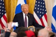 Trump Pecat Hampir Semua...