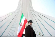 Iran Tidak Peduli dan...