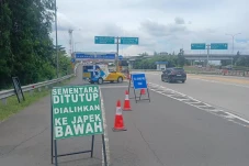 Lalu Lintas Padat, Tol...