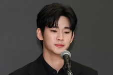 Kim Soo Hyun Tegaskan...