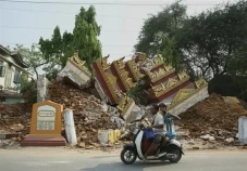 Lebih dari 2.000 Orang...