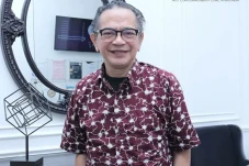 Dewi Yull Berduka Ray...