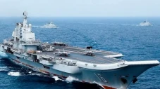 Militer China Kepung...