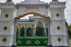 Mengenal Masjid Tertua...