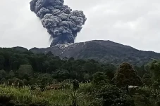 Gunung Marapi Meletus...