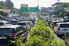 Macet Panjang di Simpang...